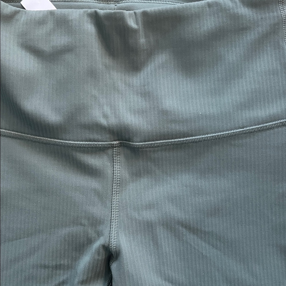 Lululemon size 4 leggings - Picture 5 of 6